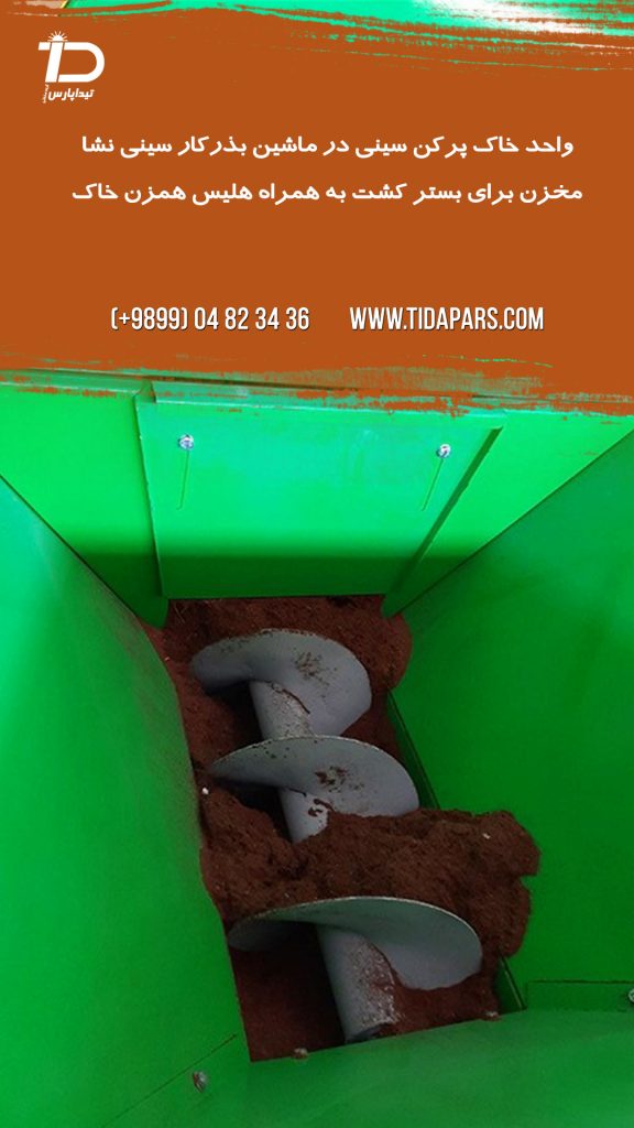 هر کارگر در یک ساعت به طور میانگین 50 سینی را از خاک بستر کشت پر می کند